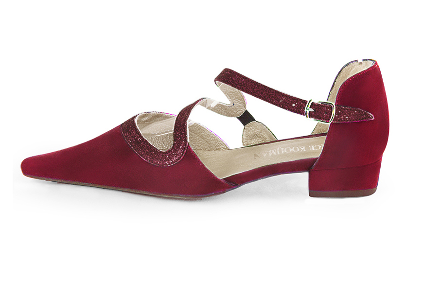 Burgundy red women's open side shoes, with snake-shaped straps. Pointed toe. Low block heels. Profile view - Florence KOOIJMAN